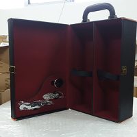 Kožni vinski poklon set 03938